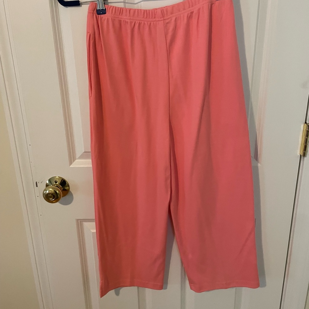 Women's Coral Capris